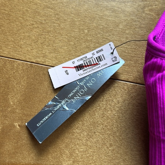 NWT Victoria Secret Sports Bra - Picture 4 of 7